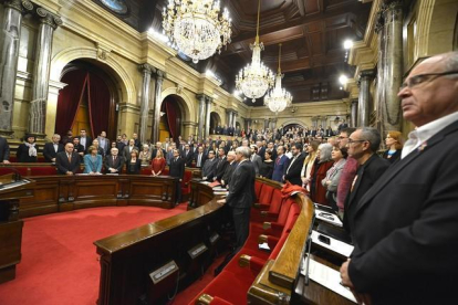 Imagen de los diputados en el pleno sobre la independencia en el Parlament de Catalunya.-FERRAN SENDRA