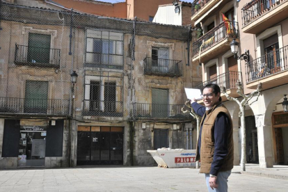 El concejal del PP Javier Martín, ayer en la plaza Mayor.-Valentín Guisande