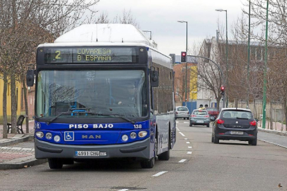 Autobús urbanos de la ciudad de Valladolid.-P.REQUEJO
