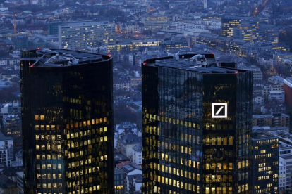 HNA reduce su participación en el Deutsche Bank, pasando de alrededor del 10% a tener aproximadamente el 8,8%.-KAI PFAFFENBACH (REUTERS)