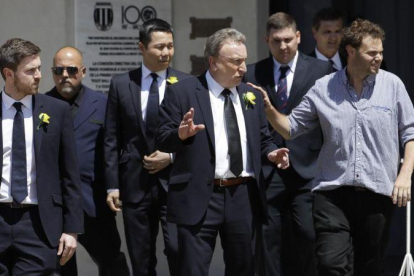 Neil Warnock, el técnico del Cardiff, en el funeral de Sala.-