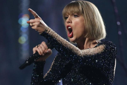 Tayler Swift, durante su actuación en los premios Grammy, el pasado febrero.-REUTERS / MARIO ANZUONI