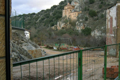 La zona afectada con la ermita de San Saturio al fondo.-Asden