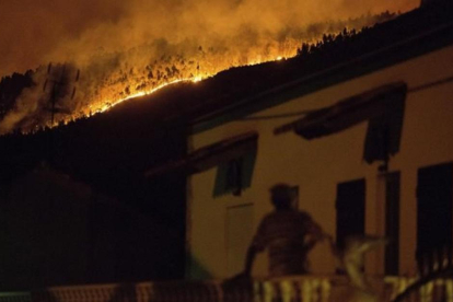 Las llamas han arrasado casas y bosques enteros.-AP / ARMANDO FRANCA