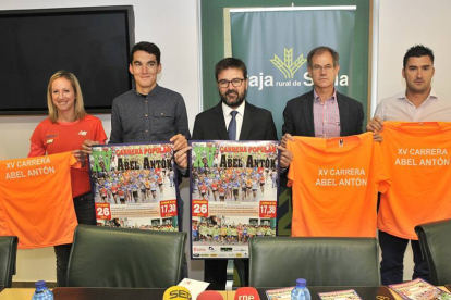 Navascués, Mateo, Munilla, Antón y Andrés en la presentación de la Carrera Popular Abel Antón que tendrá lugar el 26 de septiembre.-Valentín Guisande