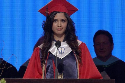 Larissa Martínez, durante su graduación.-