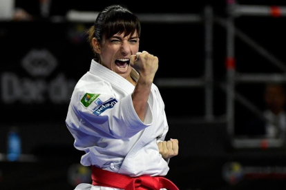 Sandra Sánchez celebra la medalla-