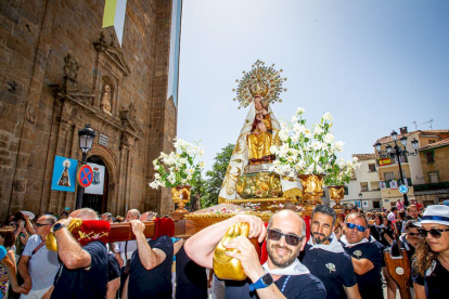 Procesión de la Virgen de los Milagros en Ágreda - MARIO TEJEDOR (14)