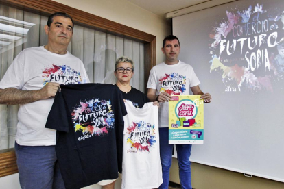 Alberto Santamaría, Rosa Almazán Ransan y Francisco Gil Cubillo en la presentación de la campaña-Mario Tejedor