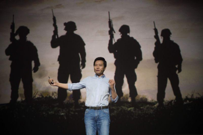 Lei Jun, consejero delegado de Xiaomi, presenta la estrategia futura de la compañía en Pekín.-NICOLAS ASFOURI / AFP