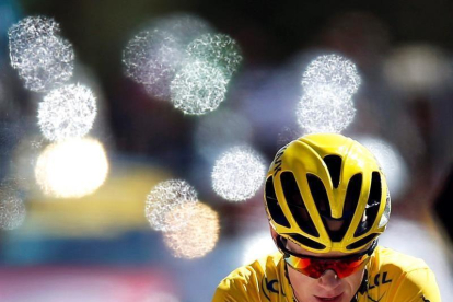 El ciclista británico Christopher Froome del Sky a su llegada a la línea de meta de la 12ª etapa del Tour de Francia, de 178km desde la ciudad de Montpellier hasta Mont Ventoux, en Francia, hoy.-EFE/Kim Ludbrook