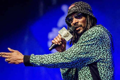 El rapero estadounidense Snoop Dogg durante el festival de música 'tierras bajas' en Biddinghuizen, Países Bajos.-Foto:   FERDY DAMMAN / EFE