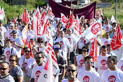 Trabajadores de la planta en la manifestación que se celebró el viernes./ A. M. -