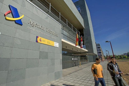 Imagen del exterior de la delegación de la Agencia Tributaria en Castilla y León.-E. M.