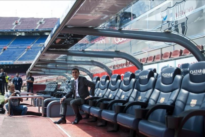 Valverde, en el banquillo del Camp Nou.-JORDI COTRINA
