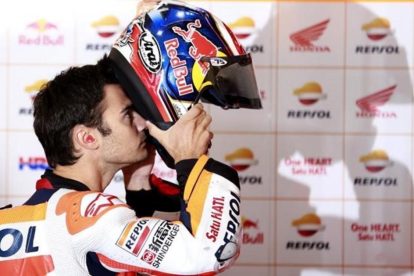 Dani Pedrosa, antes de iniciar el entrenamiento donde se ha lesionado en Japón.-AP/SHIZUO KAMBAYASHI