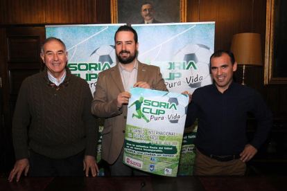 Ángel Calvo, Ángel Hernández y Carlos Herrero en la presentación de la Soria Cup Pura Vida.-Valentín Guisande