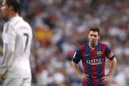Lionel Messi y Cristiano Ronaldo durante el clásico del pasado octubre en el Bernabéu.-Foto: REUTERS / JUAN MEDINA