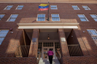 Vista de la embajada de Venezuela en Washington, EEUU.-EFE   / EPA