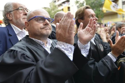 Abogados se manifiestan frente a la sede de la Generalitat en Gerona.-GLORIA SÀNCHEZ/ICONNA