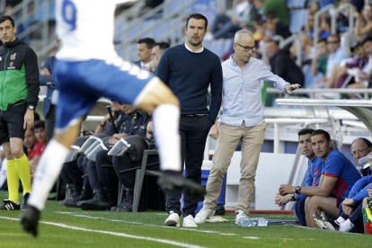 López Garai en la línea de banda del Helidoro el pasado domingo en el choque ante el Tenerife.-Área 11