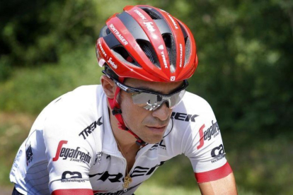 Alberto Contador, en acción, en este Tour.-EFE / GUILLAUME HORCAJUELO