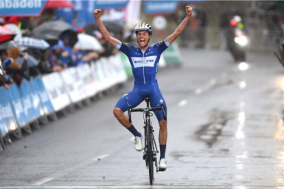 Enric Mas entra victorioso en la útima etapa de la Vuelta al País Vasco.-AGENCIAS