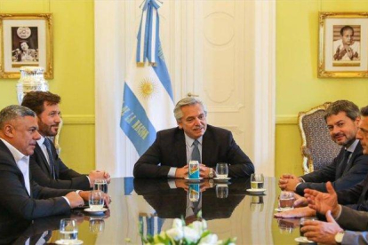 El presidente de Argentina, Alberto Fernández con parte de su gabinete.-EFE