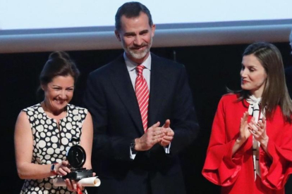 Los reyes Felipe y Letizia entregan a la bailaora Sara Baras la acreditacion como nuevo embajador de la VII promocion de los  Embajadores honorarios de la Marca Espana, en el Centro de Arte Reina Sofia de Madrid.-EFE / ZIPI
