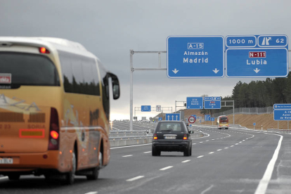 Un tramo de la autovía entre Soria y Almazán, en la que fue sorprendido el jefe de Tráfico de Soria. / V.G.-
