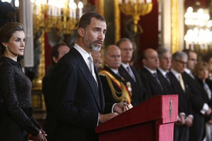 El rey Felipe, junto a Letizia, durante su discurso al cuerpo diplomático en España, este miércoles.-Foto: CASA REAL