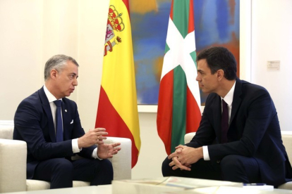 Reunión entre Pedro Sánchez e Iñigo Urkullu en la Moncloa.-DAVID CASTRO