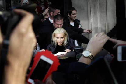 Kim Kardashian, a su llegada al desfile de Balmain en la Semana de la Moda de París.-Foto: SERVICIO ESPECIAL