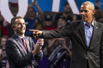 Barack Obama hace campana con el candidato demócrata a la gobernacion de Virginia.-EFE / JIM LO SCALZO