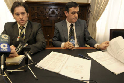 Álvaro López y Antonio Pardo durante la presentación del borrador de presupuestos. / ÚRSULA SIERRA-