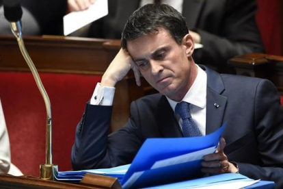 Manuel Valls asiste a una sesión de control al Gobierno en la Asamblea Nacional francesa.-AFP / ERIC FEFERBERG