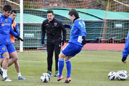 Juan Carlos Moreno en un entrenamiento del primer equipo la pasada temporada. / Álvaro Martínez-