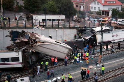 Una imagen del trágico accidente de tren en Santiago de Compostela. / ICAL-
