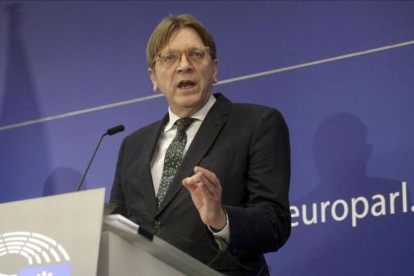 El líder de los liberales europeos (ALDE), Guy Verhofstadt-AP / OLIVIER MATTHYS