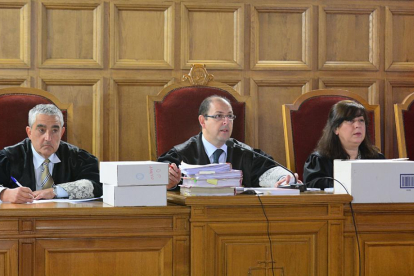 Los tres magistrados de la Audiencia Provincial de Soria.-VALENTÍN GUISANDE
