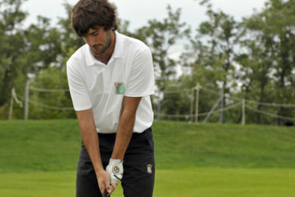 Daniel Berná en el campo de golf de Pedrajas. / Álvaro Martínez-