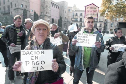 Manifestación en Barcelona a favor de la dación en pago y contra los desahucios.-RICARD CUGAT