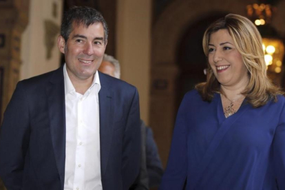 La presidenta andaluza, Susana Díaz, y su homólogo canario, Fernando Clavijo, el pasado día 5, en Sevilla.-EFE / JOSÉ MANUEL VIDAL