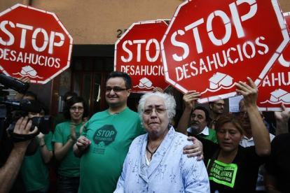 Protesta contra un deshaucio en Badalona (Barcelona).-/ RICARD CUGAT