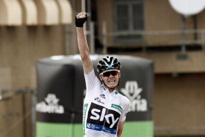 El ciclista británico del equipo Sky,Chris Froome se ha proclamado el vencedor de la undécima etapa de la Vuelta Ciclista a España 2016.-EFE