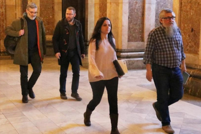 Los cuatro diputados de la CUP, esta mañana, a su llegada al Parlament.-/ RAFA GARRIDO (ACN)
