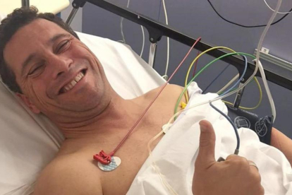 El europarlamentario británico del UKIP Steven Woolfe en el hospital donde ingresó tras ser agredido por un colega de partido.-AP