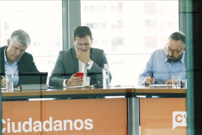 El líder de Ciudadadanos, Albert Rivera, en la reunión que su Ejecutiva celebró este miércoles en Madrid-AGUSTÍN CATALAN