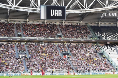 Aviso del uso del VAR en el Juventus-Cagliari de la pasada jornada-EFE / ALESSANDRO DI MARCO