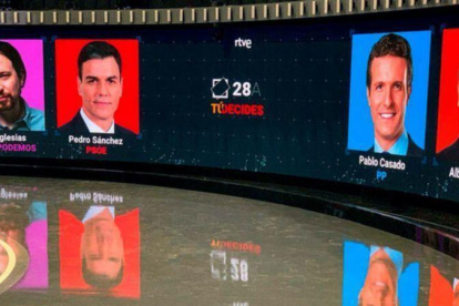 Plató del debate electoral que se celebra este lunes en RTVE, con Sánchez, Casado, Rivera e Iglesias.-RTVE